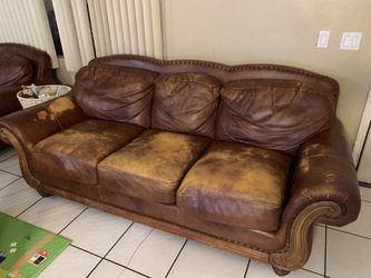 Living room set couch and table