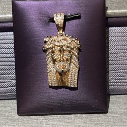 Jesus Pendant W/ Thorn Crown 