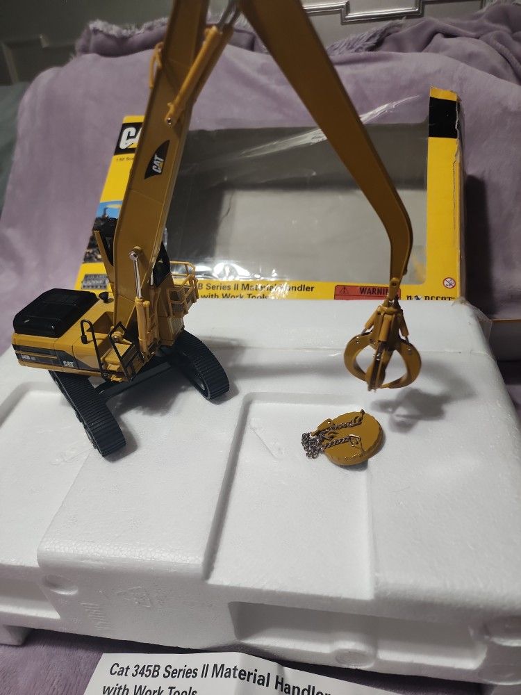 Norscot CAT 345B Series II Material Handler with Work Tools 1:50