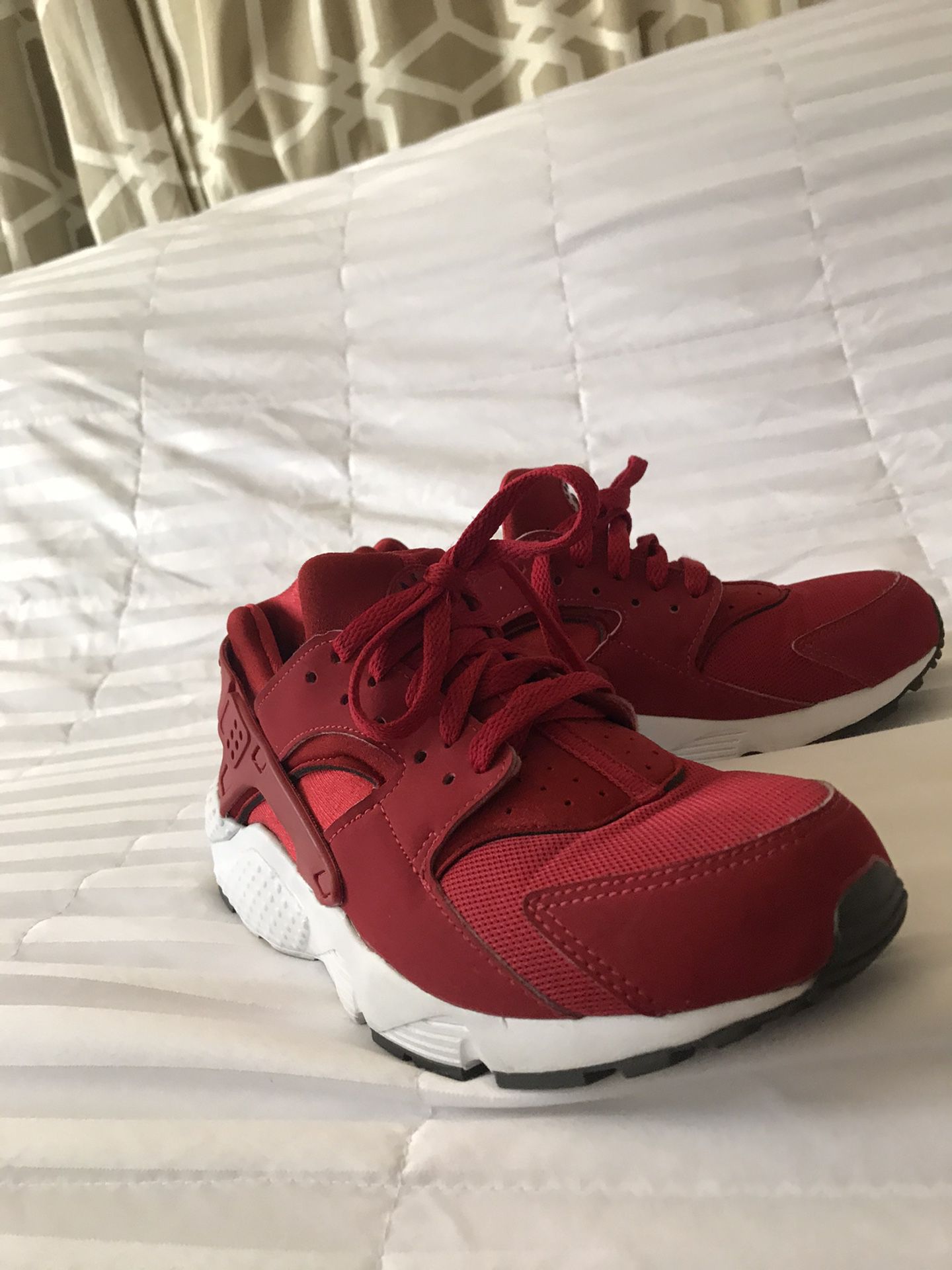 Nike Huaraches Red