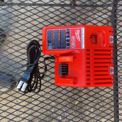 Milwaukee M12M18 Charger 
