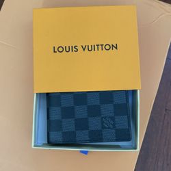 l v wallet