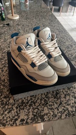 Jordan 4 military blue size 8.5