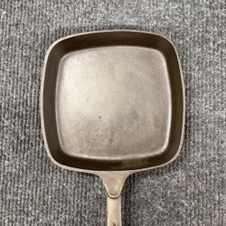 Vintage/Antique Cast Iron - Square Skillet