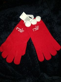 Minnie Mouse gloves.