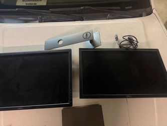 Dell Flat Screen Monitors – Lot of 2