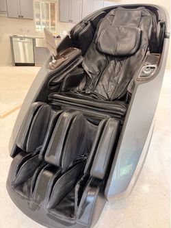 Daiwa Rotai Massage chair with wireless charging and sound system