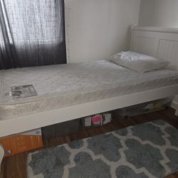 Sleigh Bed (White)