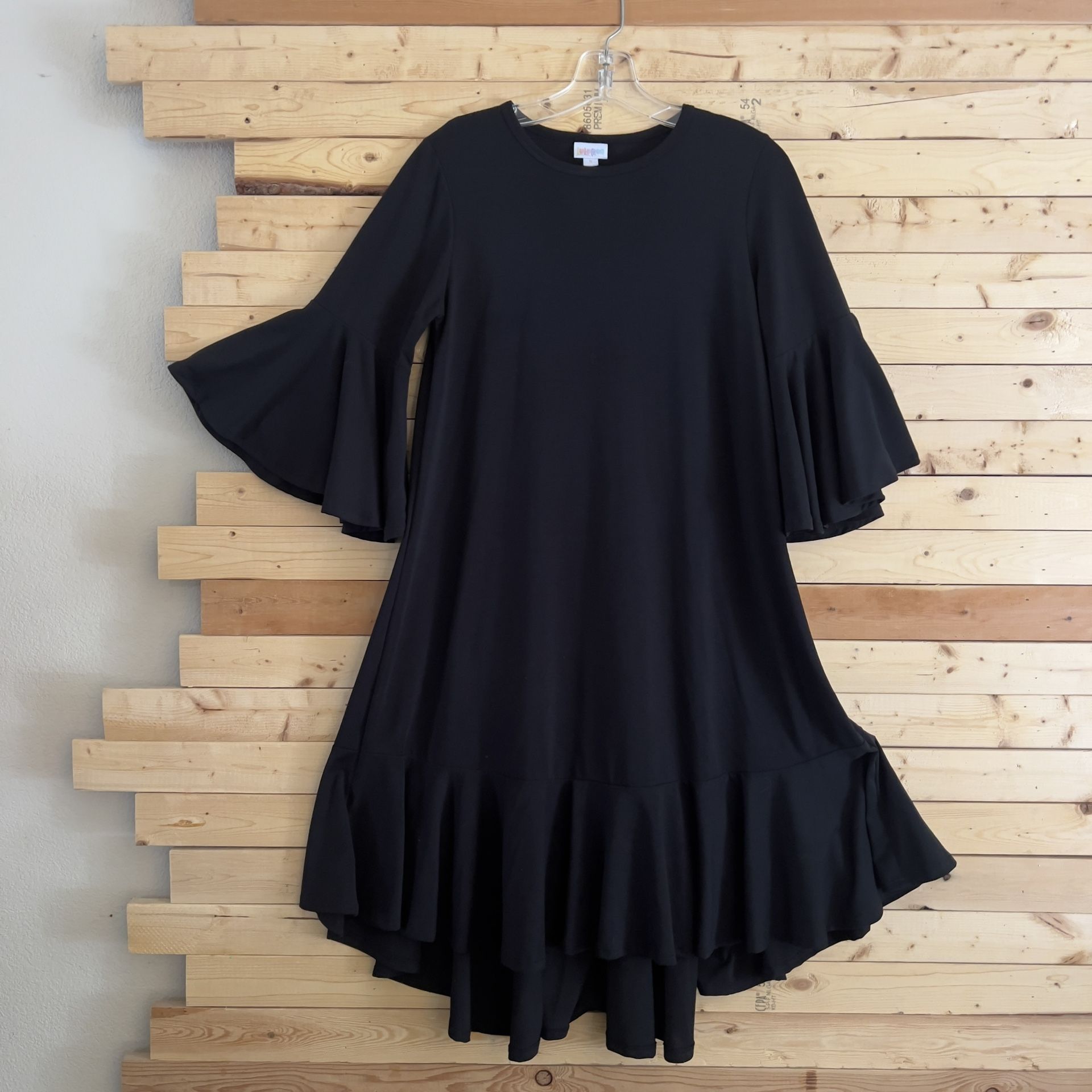 Lularoe Wowen’s Black crewneck Long bell sleeve ruffle hem Midi Dress size S