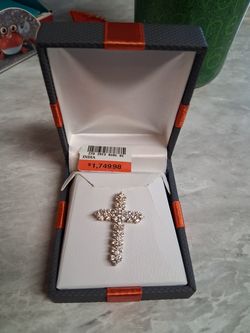 10k 1 CTTW Diamond cross pendant