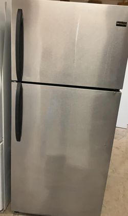 Like New Frigidaire Refrigerator - GREAT condition!