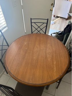 Dining table & 4 chairs