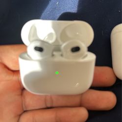 Air Pods, Air Pod Pros
