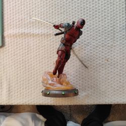 Deadpool The Merc With A Mouth Statue 