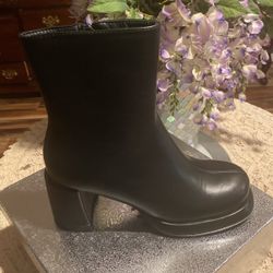 Women’s Boots Size 8