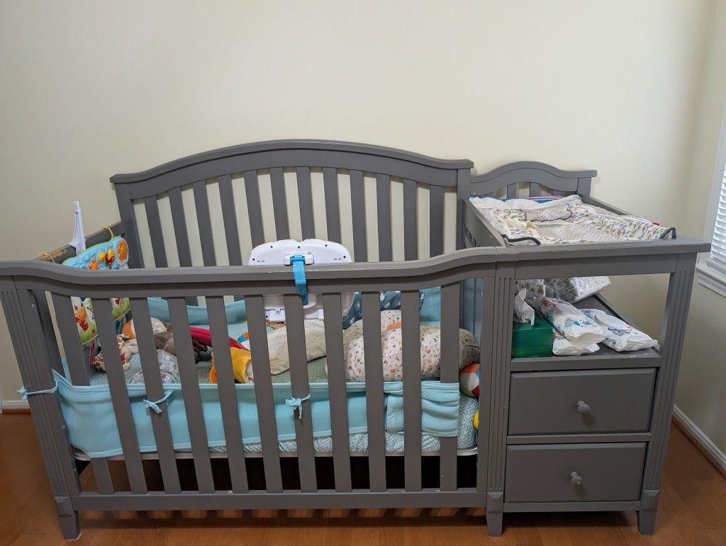 Crib With Mattresses And Changing Table