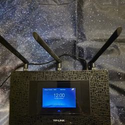 Smart TP-Link AC1900 Touch Screen WiFi router. 