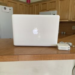 Apple MacBook Laptop 