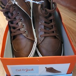 Boys sz 7 Cat and Jack sneakers new