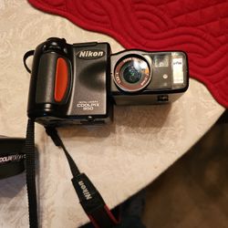 2 Nikon Coolpix Digital Cameras A 990 And 950
