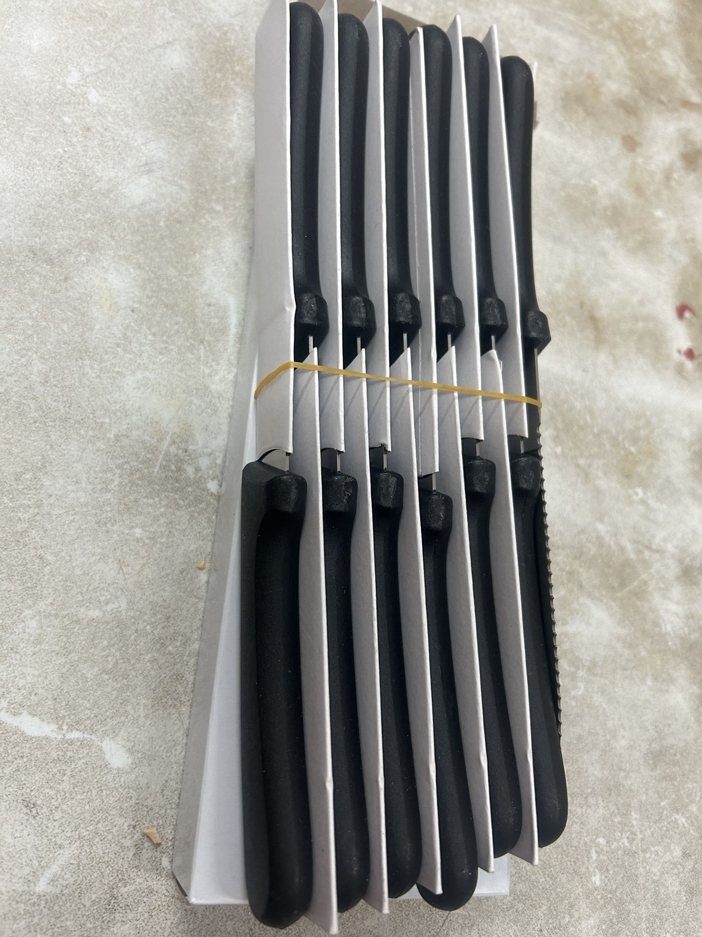 Lot of 876 sealed Brand New Restaurant / kitchen Durable Steak Knives