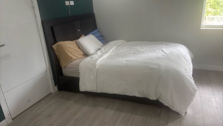Modern Dark Gray Queen Size Bed Frame – Excellent Condition