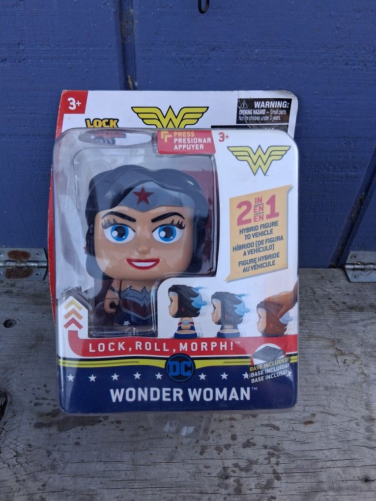 DC Comics Wonder Woman Lock 'N Roll Pal 2-in-1 hybrid figure to vehicle toy.