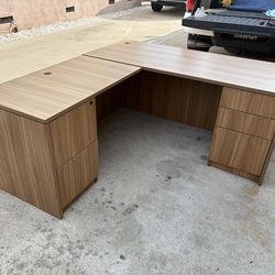 L-Shape Desk with 2 Full Pedestals / Free chair