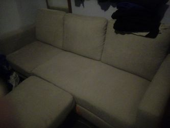 Couch with audimen.