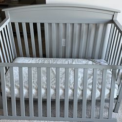 Graco Baby crib and mattress.