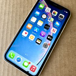Unlocked Apple iPhone XR (64 GB) White
