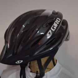Black Unisex Giro Revel Cyclist Helmet Like New 