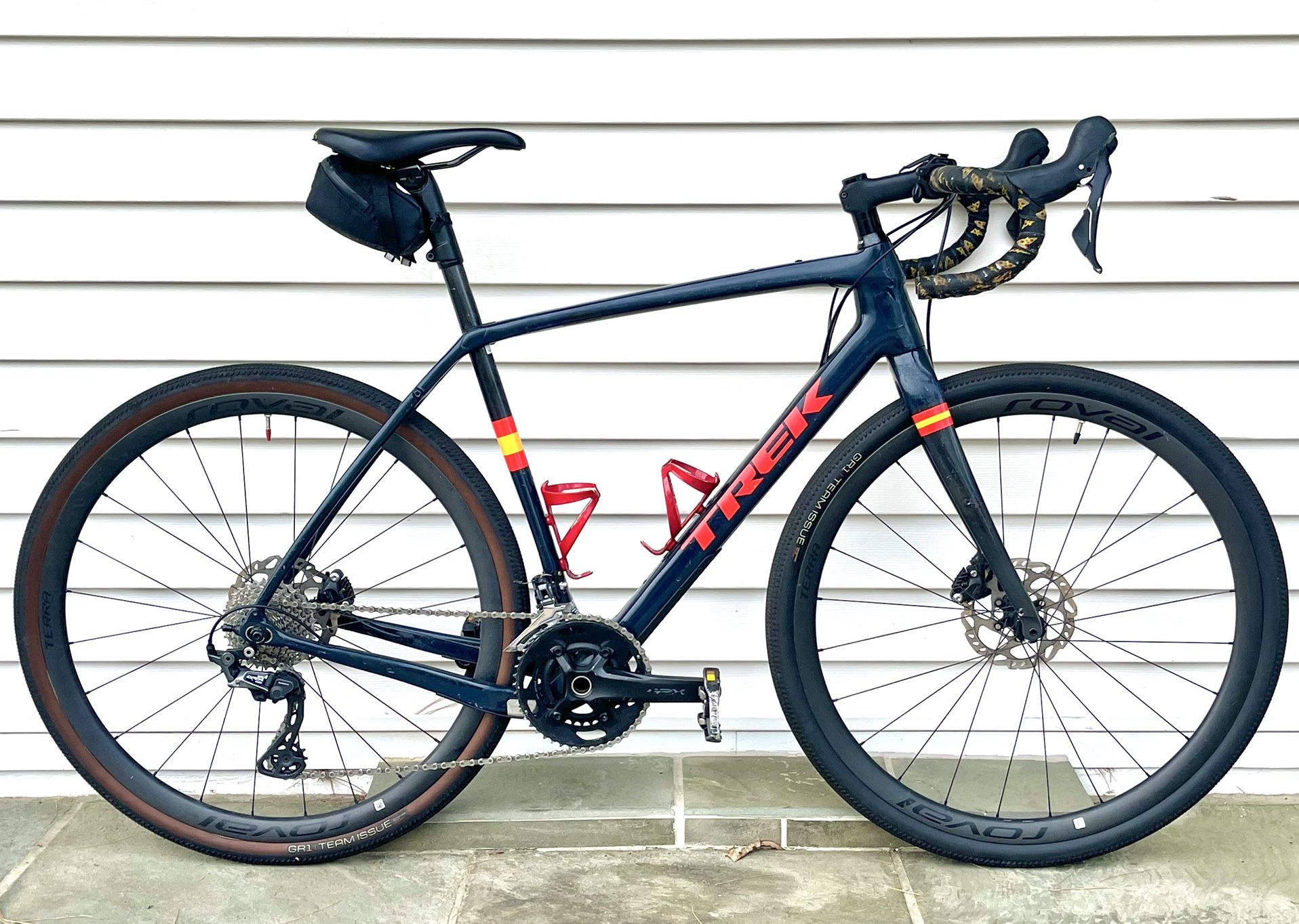 56cm (M/L) Carbon Fiber Trek Checkpoint SL5 Disc Gravel Bike, Carbon Roval Terra CL 700x40 Wheels