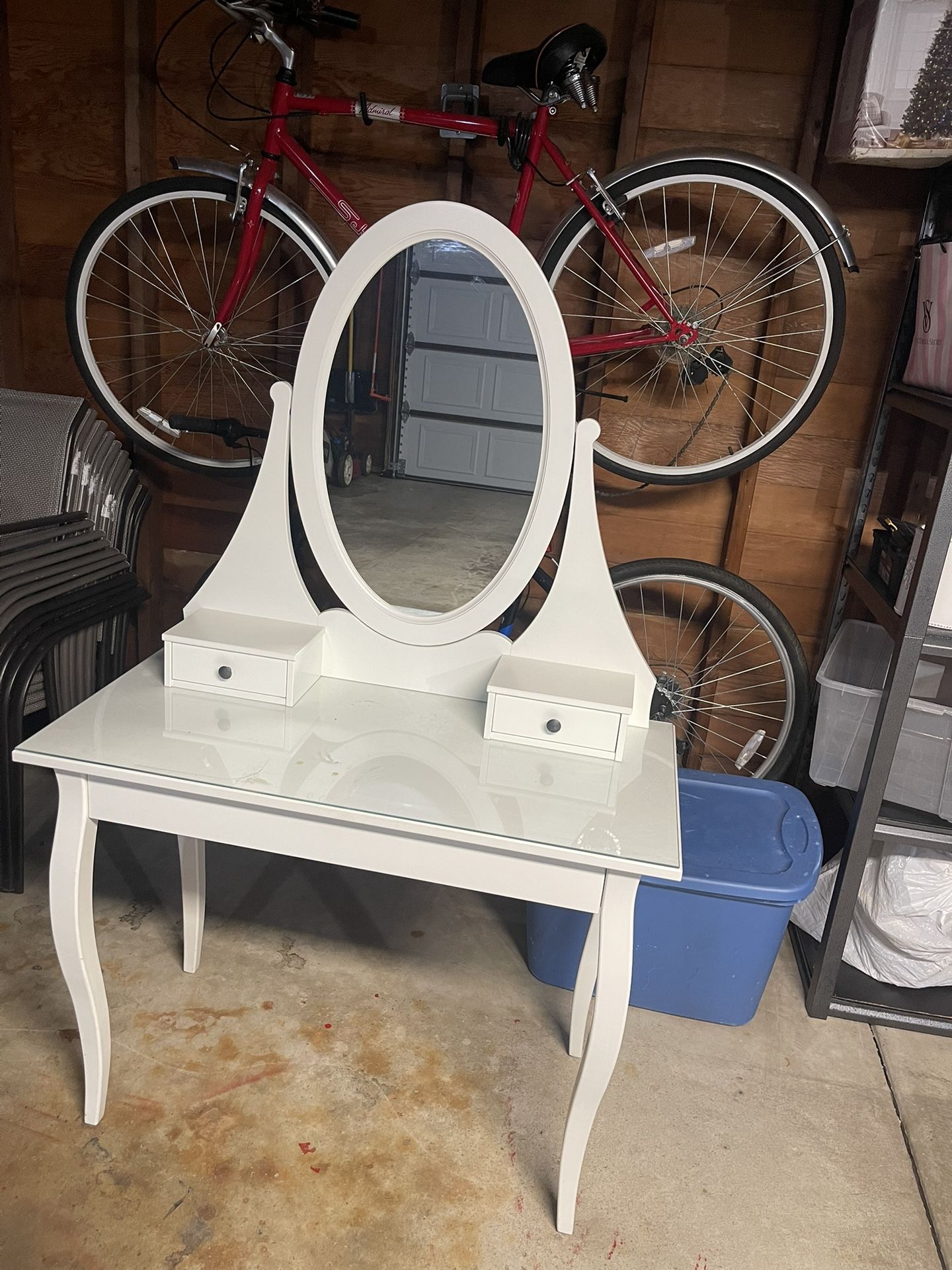 LIKE NEW WHITE DESK W/MIRROR