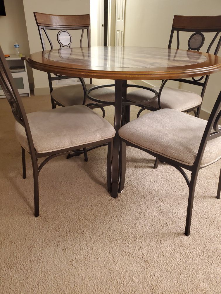 Round Dining Table and 4 chairs