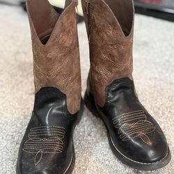 Boy’s boots size 1.5