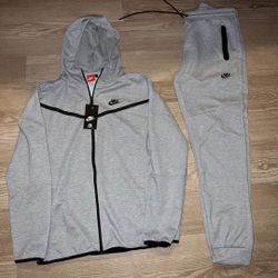 Light Grey Men Nike Sweatsuit . Size Large 