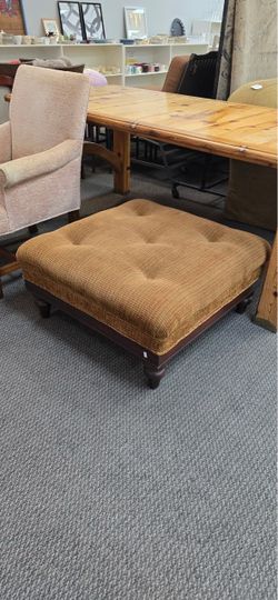 Tufted Upholstered Ottoman