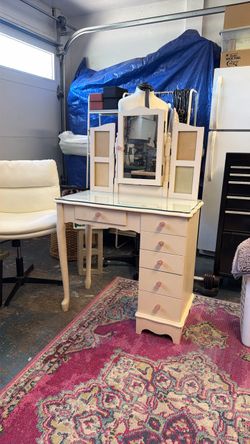 GREAT CONDITION: VANITY