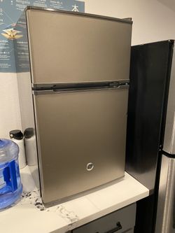 GE Mini refrigerator 