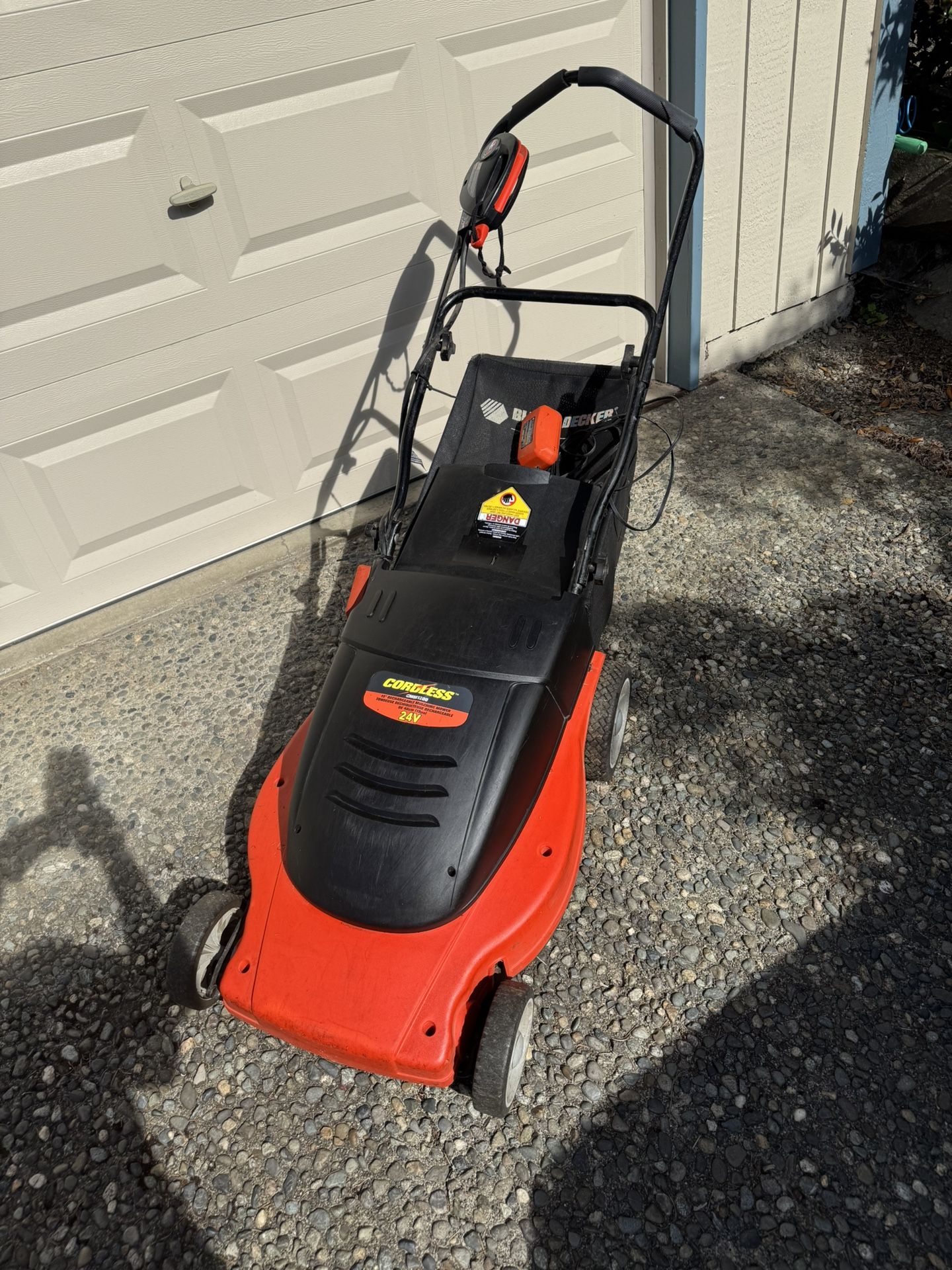 19” 24 Volt Black And Decker Lawn Mower