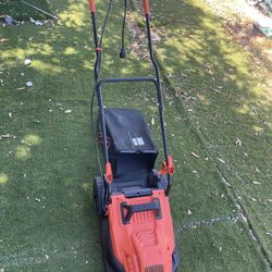 Black And Decker 10 Amp 15 In Electric Lawn Mower With Catch Bag Hardly Used 