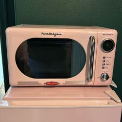 Pink Vintage Style Micro Wave 