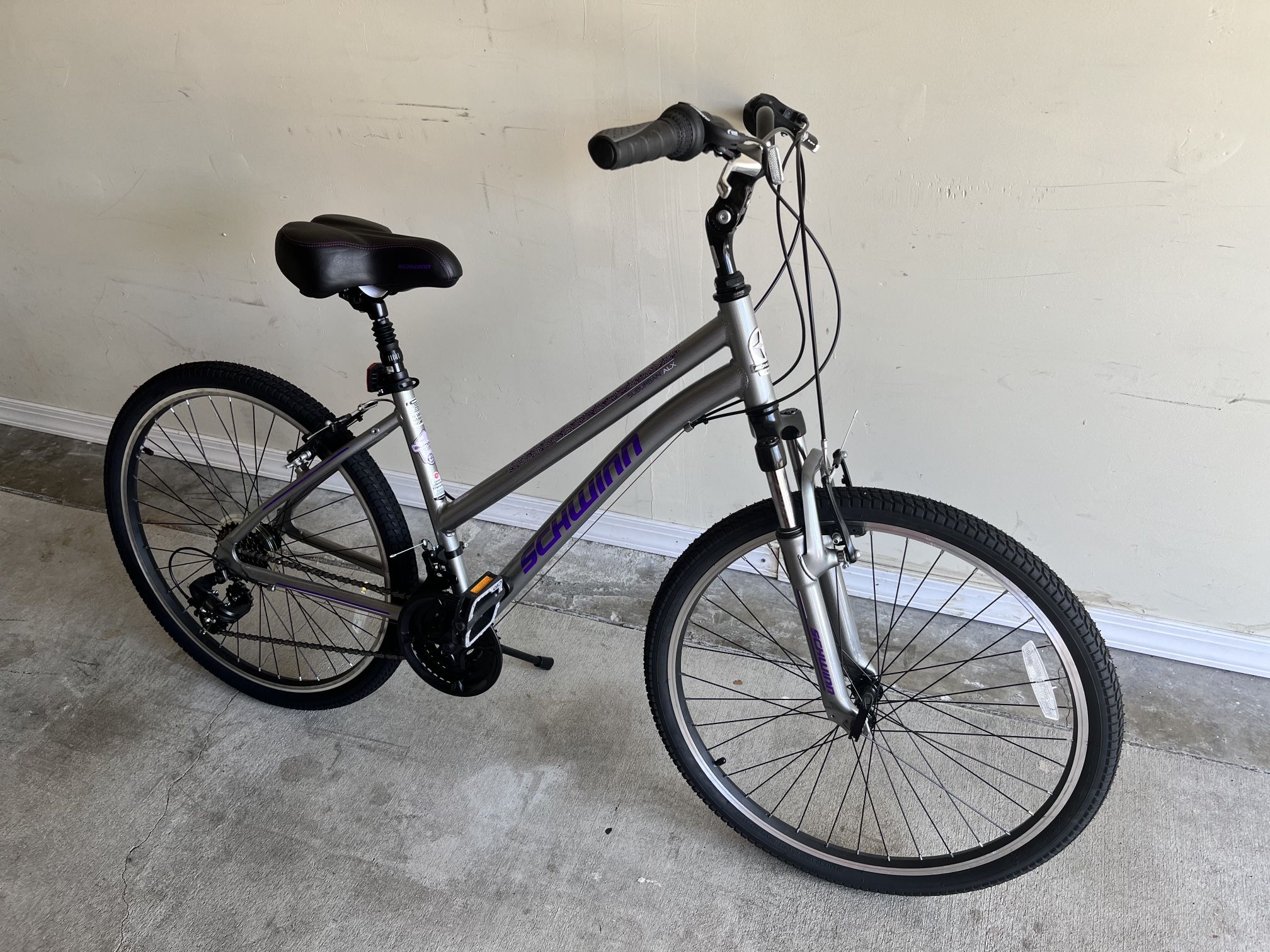 schwinn women's suburban deluxe 26 comfort hybrid bike