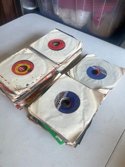Records / vinyls ( 45s )