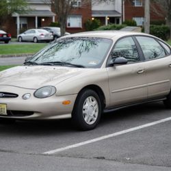 1999 Ford Taurus