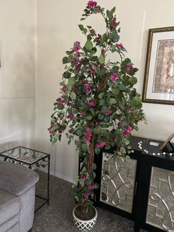 Artificial floor plant with decorative pottery