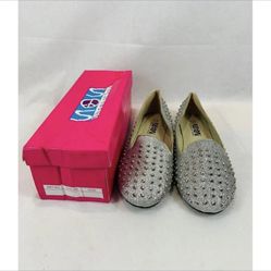 Brand New Women’s Silver Glitter Flats- Avail in size 6,8,9,10