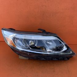 2014 2015 Kia Sorento LX Headlight Right RH Passenger OEM Halogen Headlamp