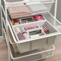 Cloth storage rack